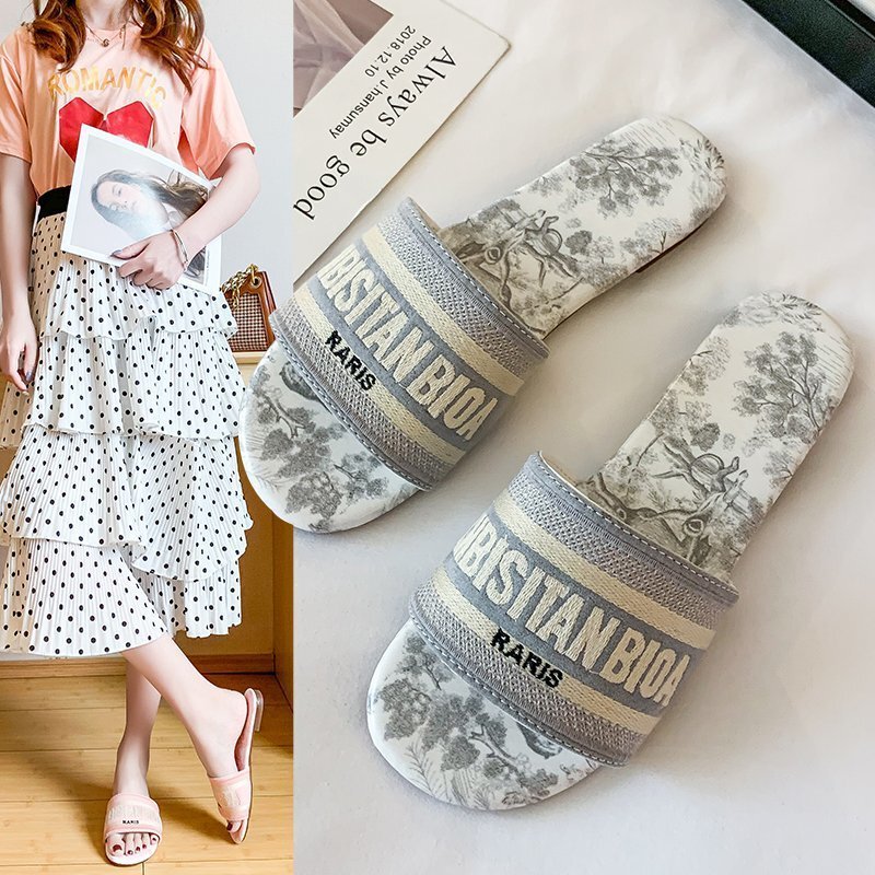 Women's Outdoor Slippers 2026 New Summer Fashion Versatile Flat Student Slippers Trendy Beach Shoes Seaside Women's Outdoor Slippers 2026 New Summer Fashion Versatile Flat Student Slippers Trendy Beach Shoes Seaside
