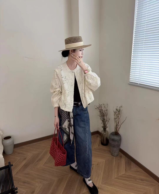 4.21 Maijia Lace Jacquard Hollow-Out Batwing Sleeve Loose Coat, Bust 120, Length 52, Stylish