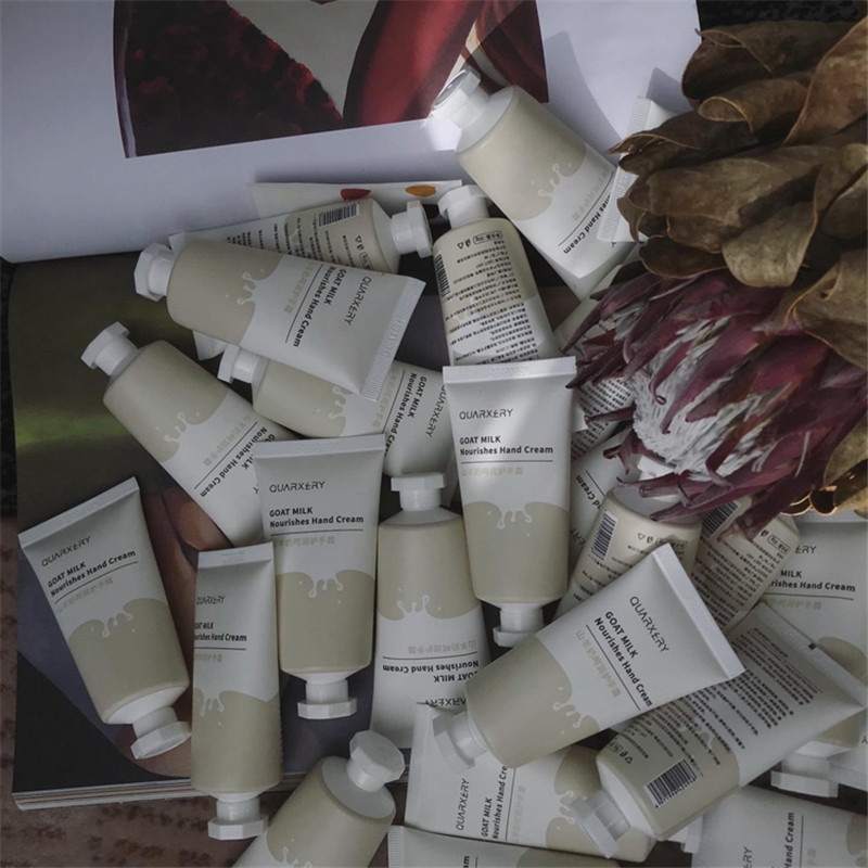 Autumn and winter dry savior ~ moisturizing moisturizing autumn and winter anti-dry hand cream moisturizing small goat milk hand cream