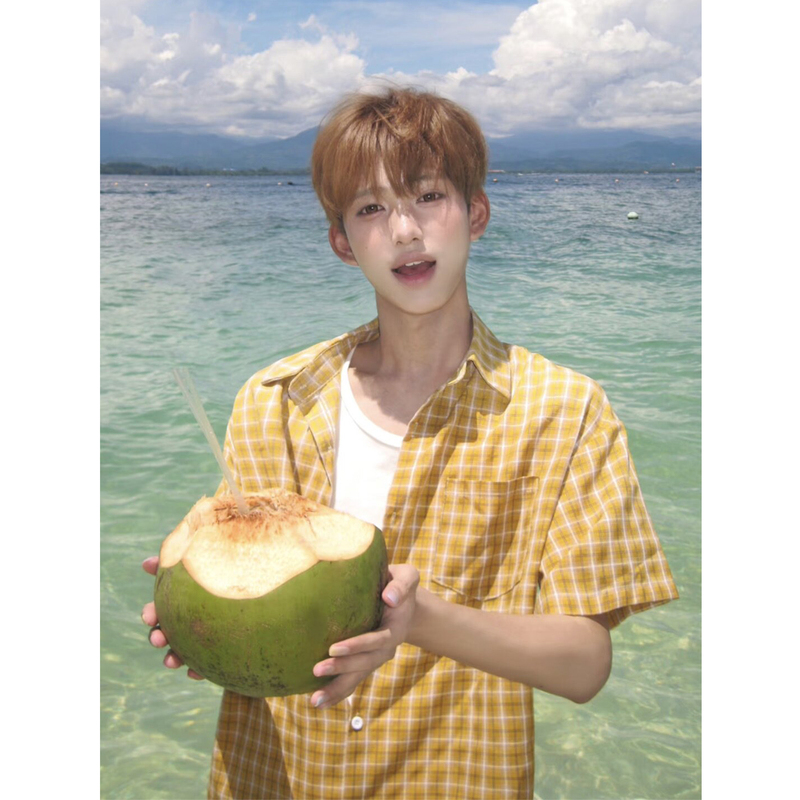 Yellow Plaid Short-Sleeved Shirt for Men, Summer Sunshine Clean Style, Ice Silk Shirt for Boys, Youthful Vacation Jacket