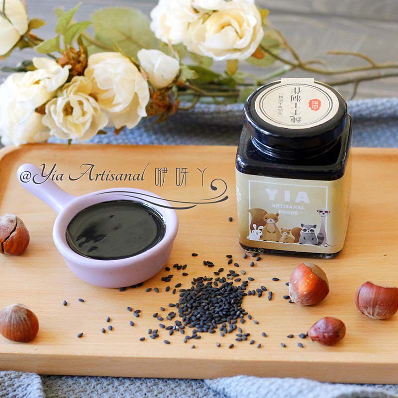 The baby girl Black Sesame Fragrant Hazelnut Jam Pure Hand No Add Pure Graphite To Make Baby Deputy Food Mix Meal