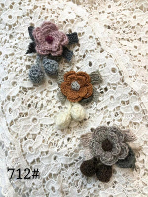 Forest-style cute, handcrafted three-dimensional crochet brooch, Japanese-style fresh and light wool flower knitted cotton and linen small accessories