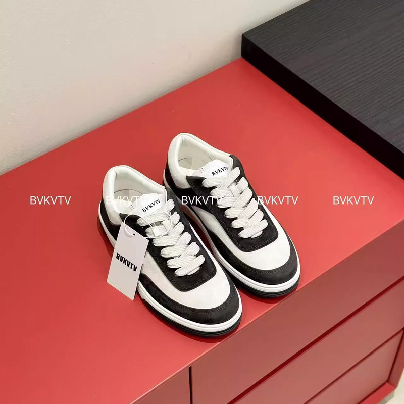 Classic Series, so Cool! Top Version 25A Early Spring Style Black and White Panda Sneakers, Genuine Leather Thick-Soled Casual Sneakers