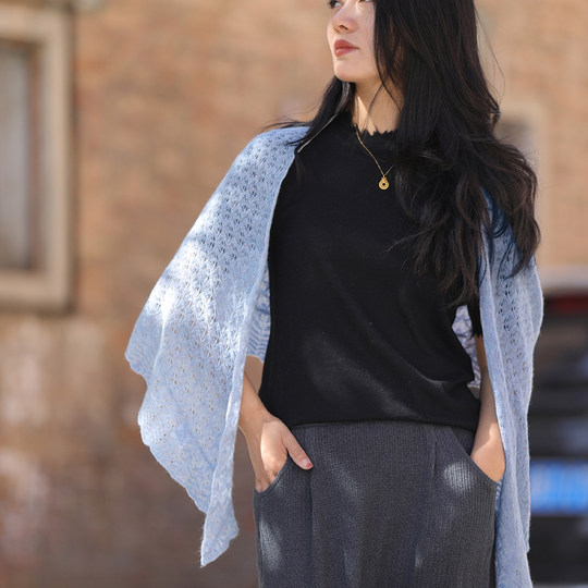 Custom-Dyed Colored Yarn Hollow-Out Knitted Triangular Cashmere Shawl for Women, Suitable for Spring and Summer, to Be Paired with Dresses, Outdoor Sun Protection, and Air-Conditioned Environments