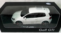 Original Volkswagen 1:18 Golf GTI white car model