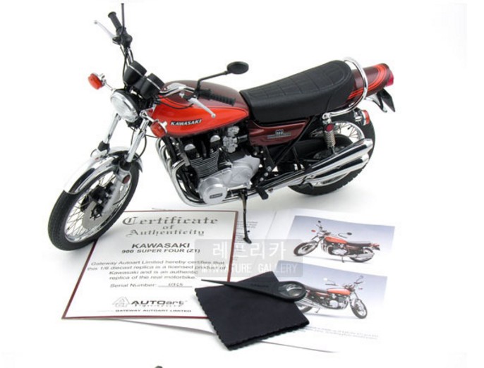 AUTOart 1:6 Kawasaki 900 SUPER4 (Z1) (candy brown orange) car model