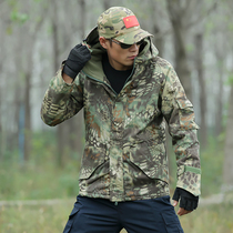 Outdoor fleece charge men and womens Tide brand three-in-one plus velvet thickened warm soft shell clothing mountaineering suit windproof and waterproof