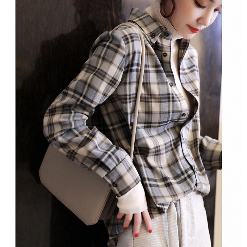 Shirt Woman 2022 Spring new Inn Wind 100 Lapped Foreign Pie Plaid Shirt Design Sense Long Sleeve Net Red Blouse