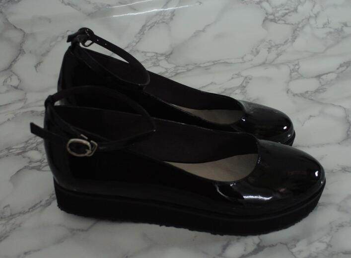 Customized handicapped leather buckle women's shoes