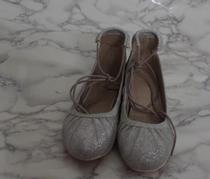 Custom-made high and low foot shoes