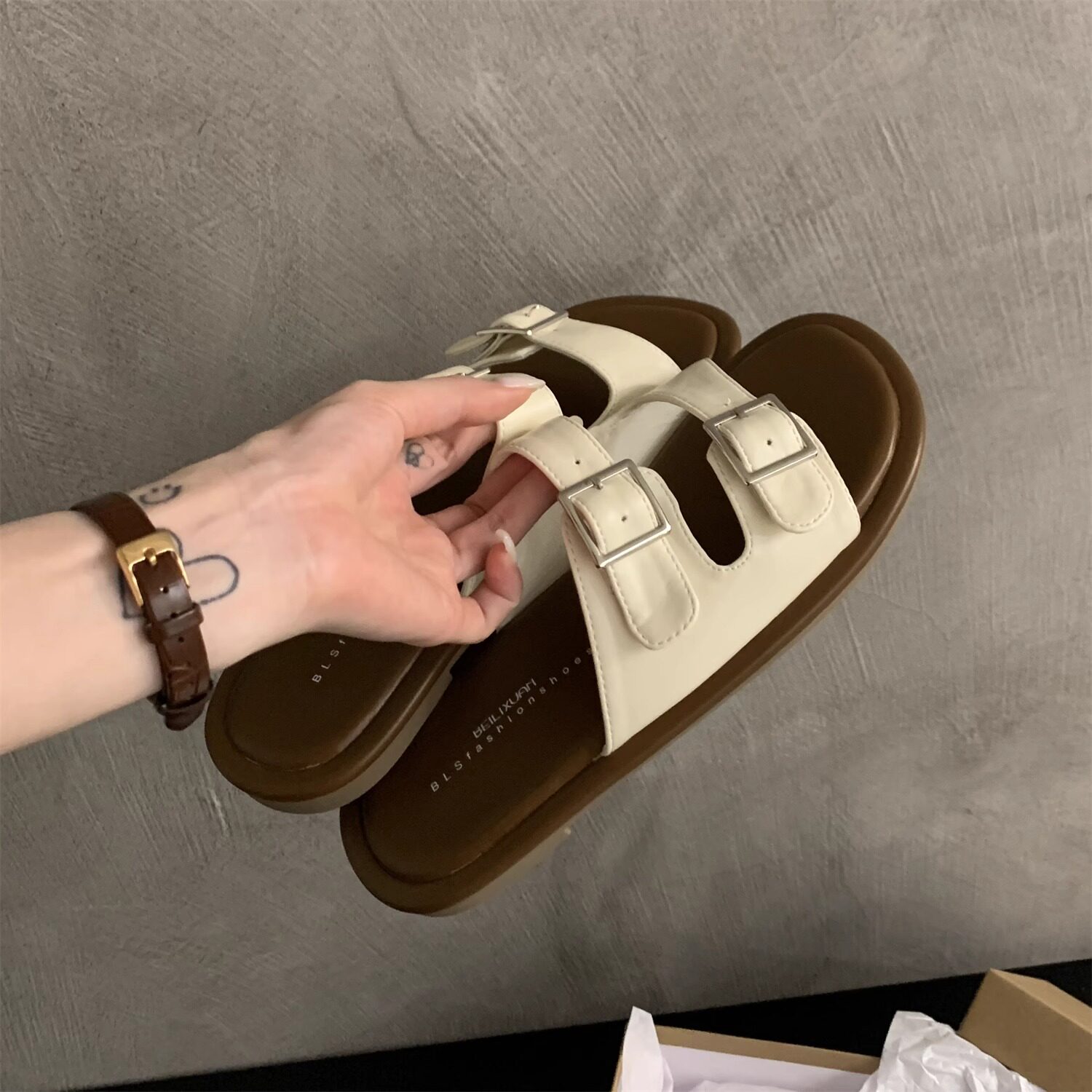 шлёпанцы birkenstocks拖鞋女士夏季外穿2025新仙女风格与裙子平底沙滩凉鞋海滨凉鞋 Favlillian
