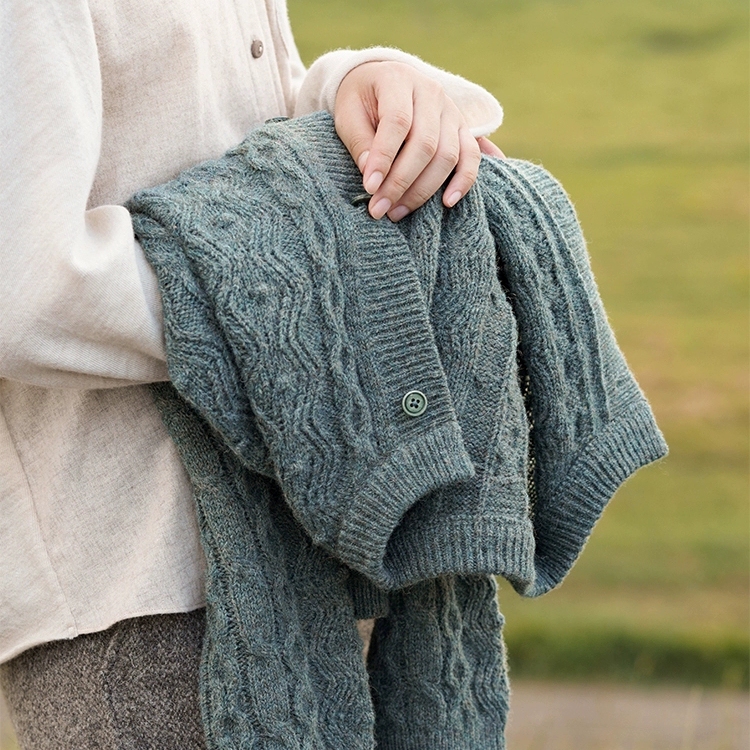 British Style Lazy Elegance Loose Wool Floral Yarn Knit Sweater Autumn and Winter Vintage Cable Knit Aran Round Neck Cardigan Sweater