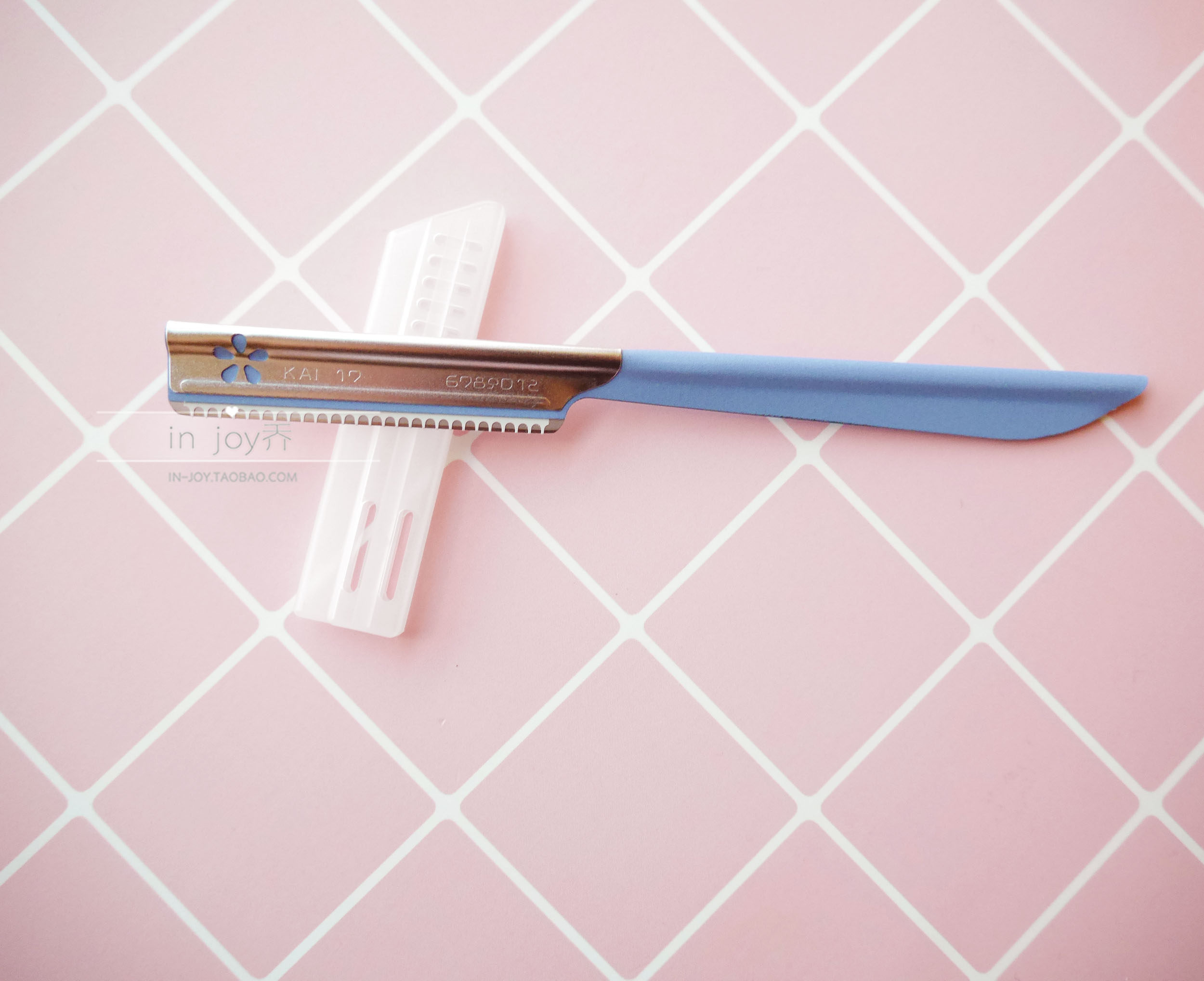 Japan KAI Beiyin stainless steel professional safety eyebrow trimmer blue with protective cover for beginners Suitable for beginners