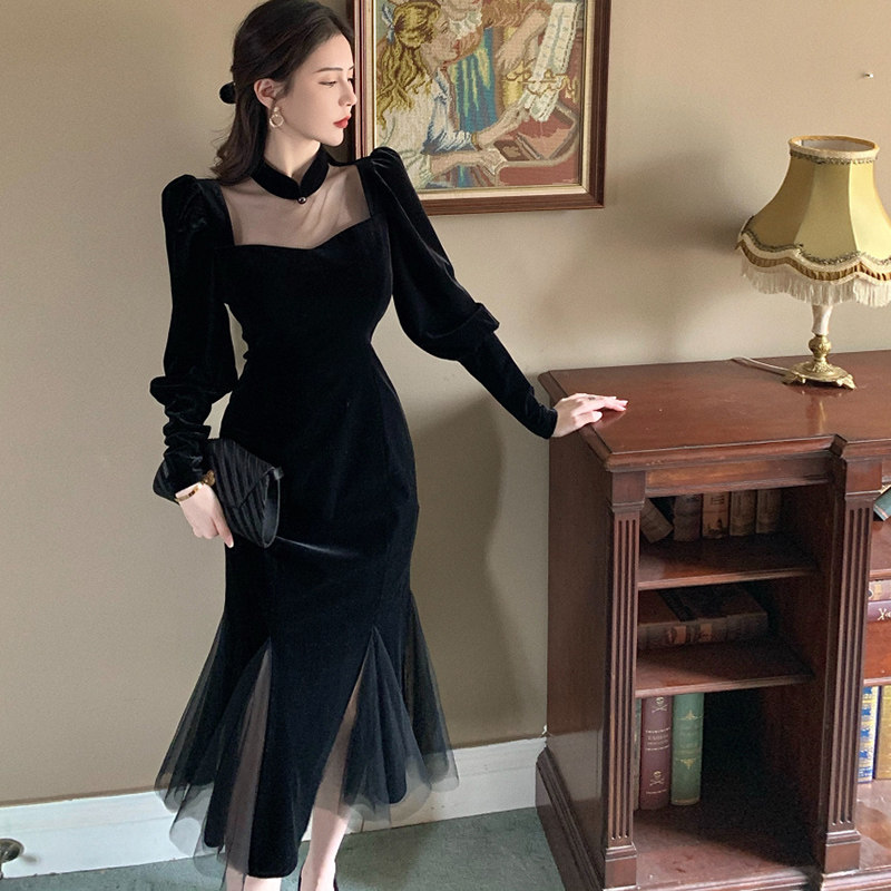 2022 Early autumn loaded with new French style high-end name Yuanyuan machine design senses square black velvet foreign dress Fan