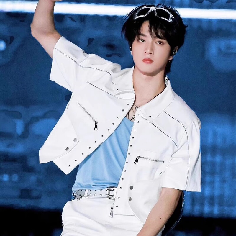 Liu Yaowei Celebrity-Inspired Short Shirt for Men with Metallic Deconstructed Design, Casual Shoulder-Padded Short-Sleeve Zip-Up Jacket