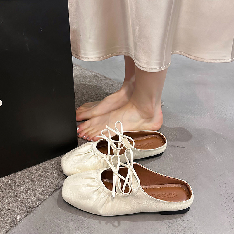Women's petite flat closed-toe slippers, summer wear, ballet Mary Jane style, French white, hidden wedge heels.