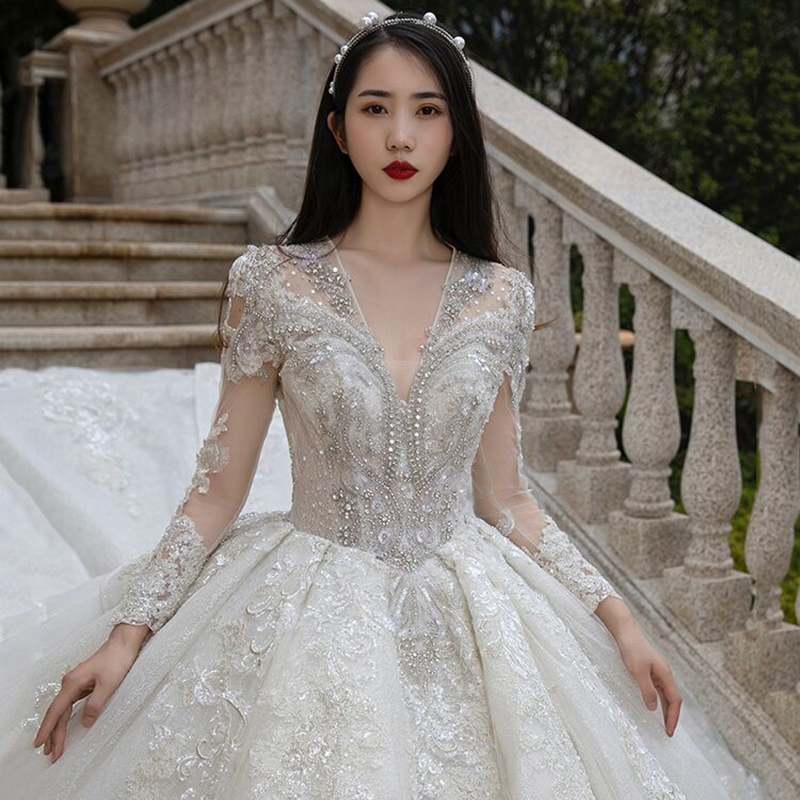 Long-sleeved heavy industry French wedding dress 2022 new bride small main yarn high-quality texture large size trailing dress female