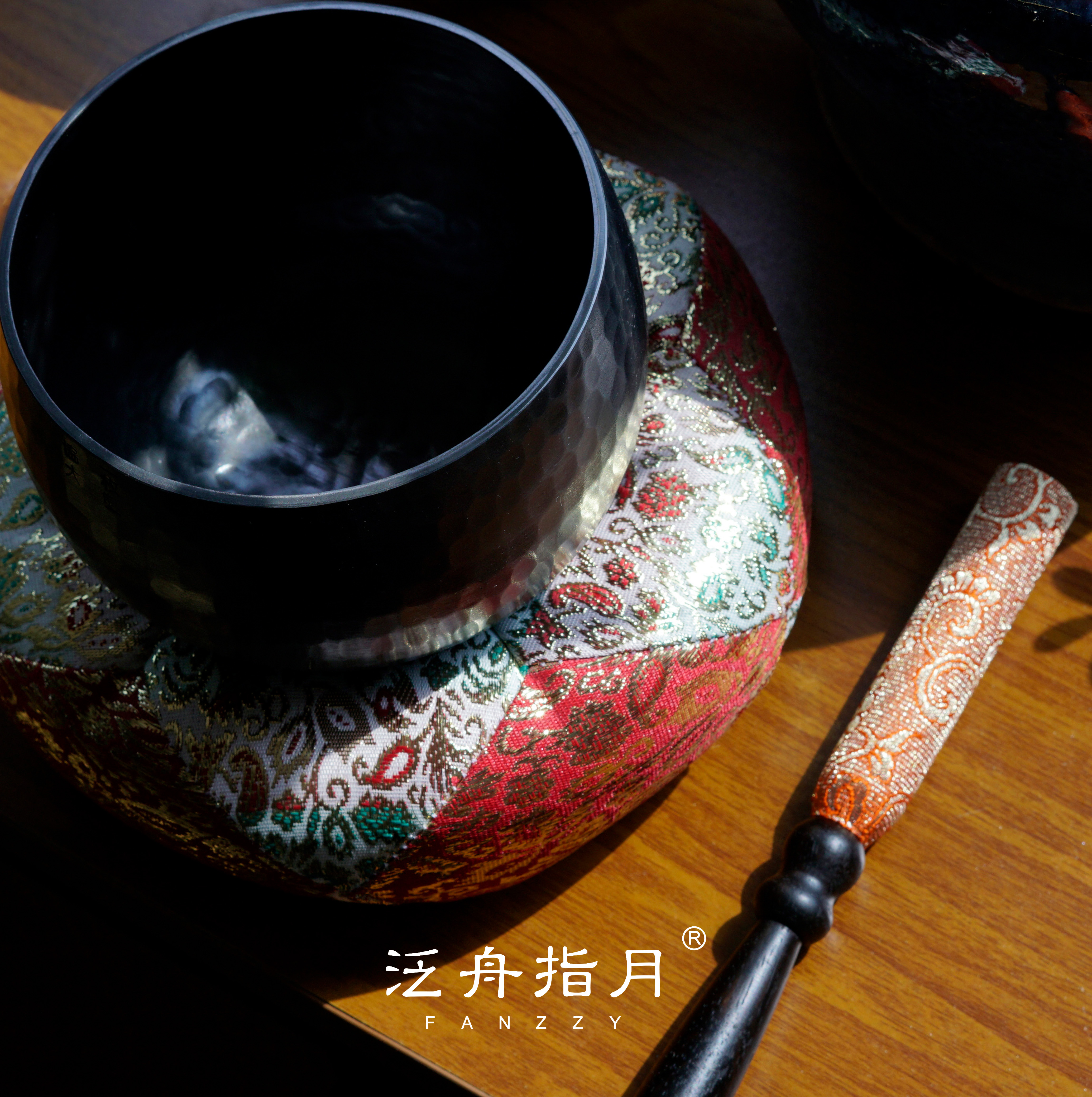 (4-inch round out) Rafting refers to the moon meditation hall sitting in Taiwan, a hand-made flower bronze out of meditation with silver