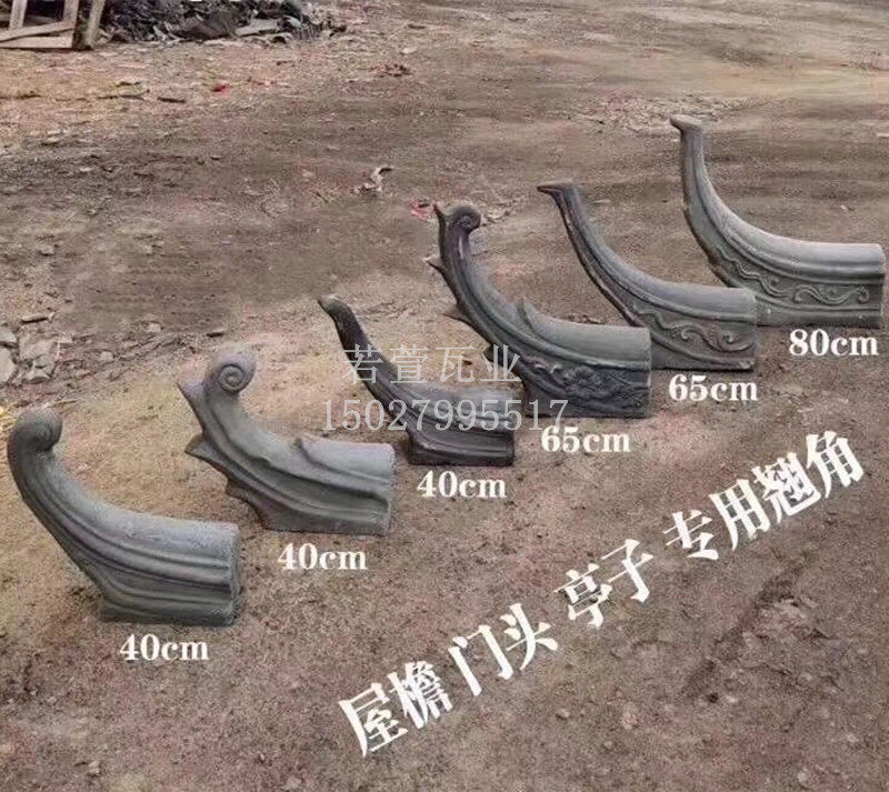 Ancient brick and tile green tile corner Bogu head is kissing the beast running beast Green tile gray tile ridge head