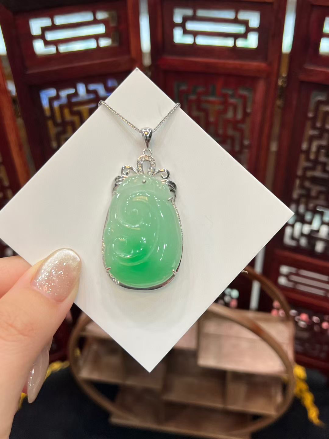 Серебряное ожерелье s925银镶嵌天然a货翡翠绿金枝玉叶叶子吊坠女款时尚镀白金锁骨炼