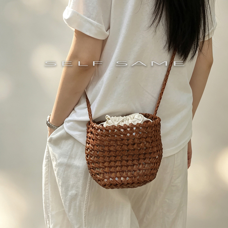 Selfsame First-Layer Tree-Grained Cowhide Leather Handmade Square-Knot Woven Small Shoulder Bag, Warm and Relaxed Crossbody Small Bag Selfsame First-Layer Tree-Grained Cowhide Leather Handmade Square-Knot Woven Small Shoulder Bag, Warm and Relaxed Crossbody Small Bag