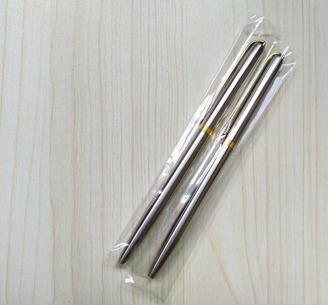 High-grade metal ballpoint pen rotating out of the core pen G2 refill ballpoint pen oily pen rotating oily ballpoint pen