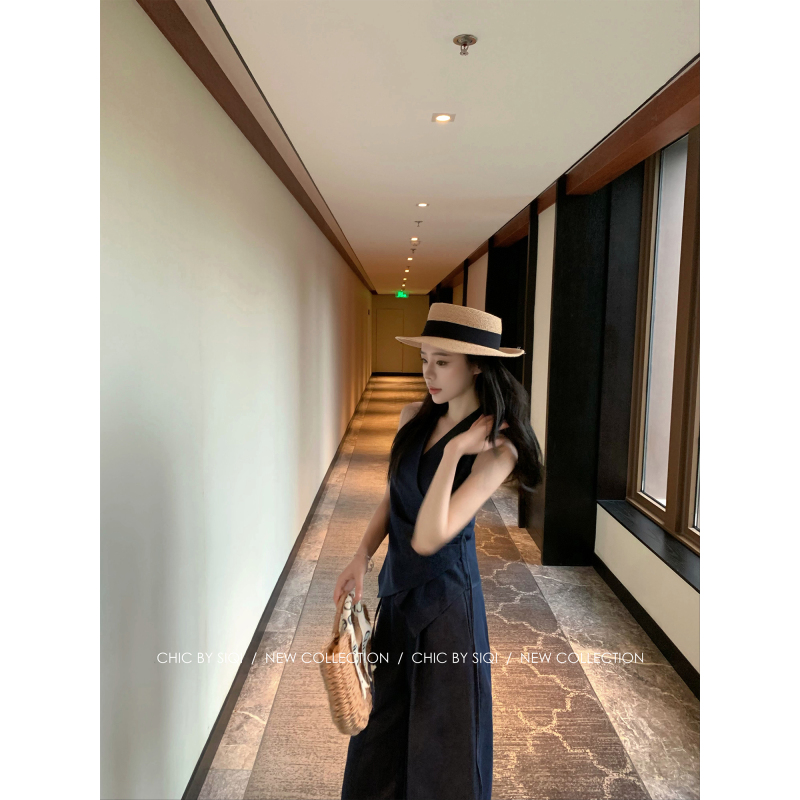 Chic by Siqi【Parallel Lines】2026 Spring Collection Cross V-Neck Halter Vest Relaxed Sleeveless Top