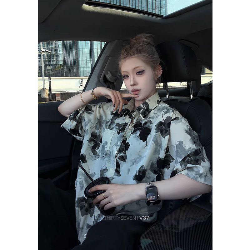 V37 Retro Japanese-Style Black Floral Print Short-Sleeve Shirt for Men and Women, Hawaiian Thai Couple Shirts V37 Retro Japanese-Style Black Floral Print Short-Sleeve Shirt for Men and Women, Hawaiian Thai Couple Shirts