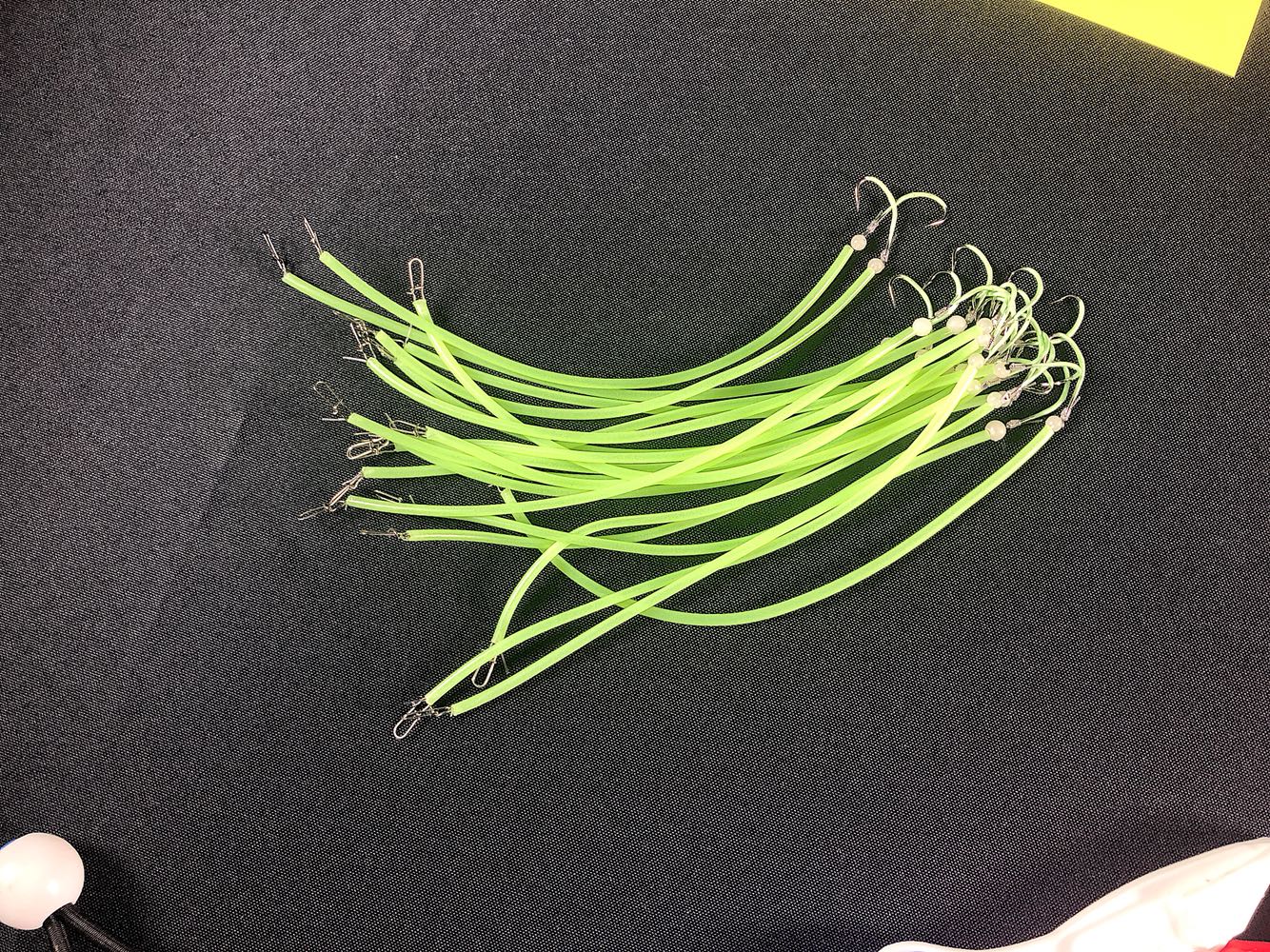 Tie-up Luminous Pills HOOK FLUORESCENT TUBE WHITE FRUITS BLACK HEAD YELLOW THREE HOOK SEA FISHING GEAR SUBLINE HOOK WITH PINS