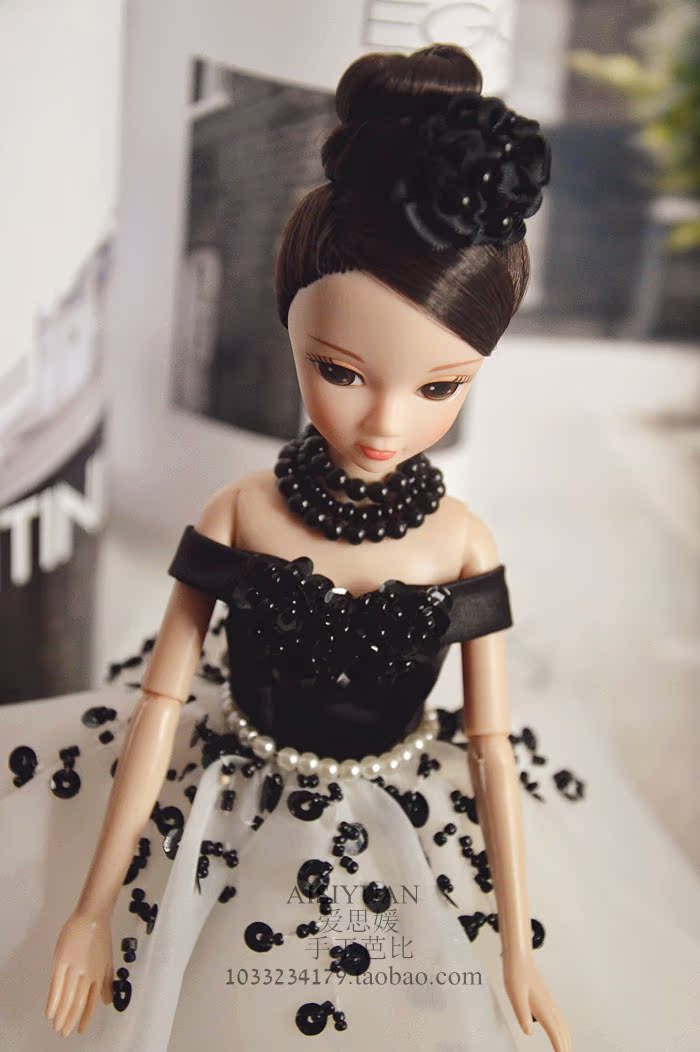 Ai Siyuan handmade quần áo trẻ em 6 điểm búp bê siêu mẫu búp bê tự chế quần áo phụ kiện big set retro màu đen và trắng V-Cổ từ vai đồ chơi trẻ em