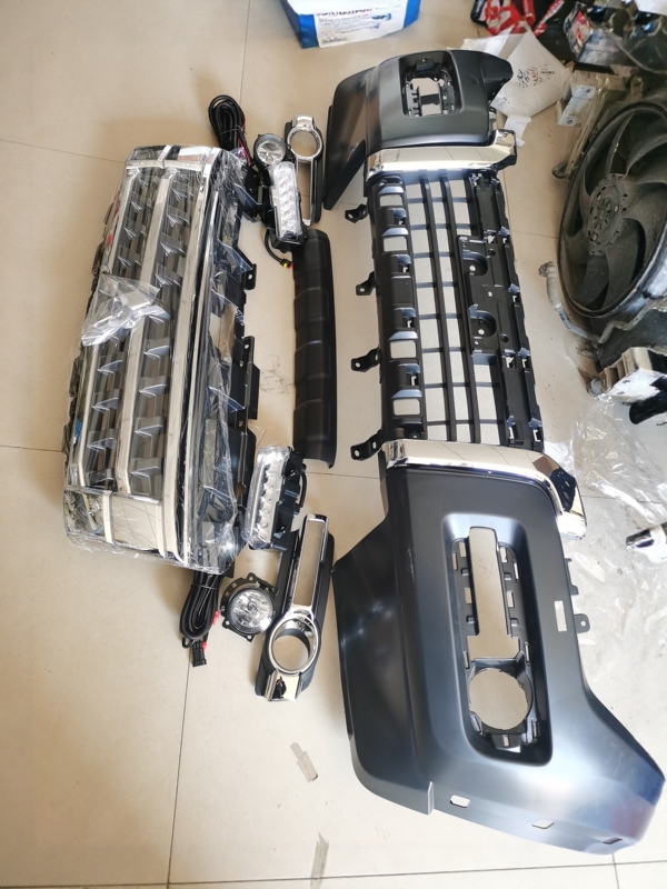Mitsubishi Pajero V93V97 Front Bumper Front Grille Front Face Grille Ventilation Net Fog Light Frame Mitsubishi Pajero V93V97 Front Bumper Front Grille Front Face Grille Ventilation Net Fog Light Frame