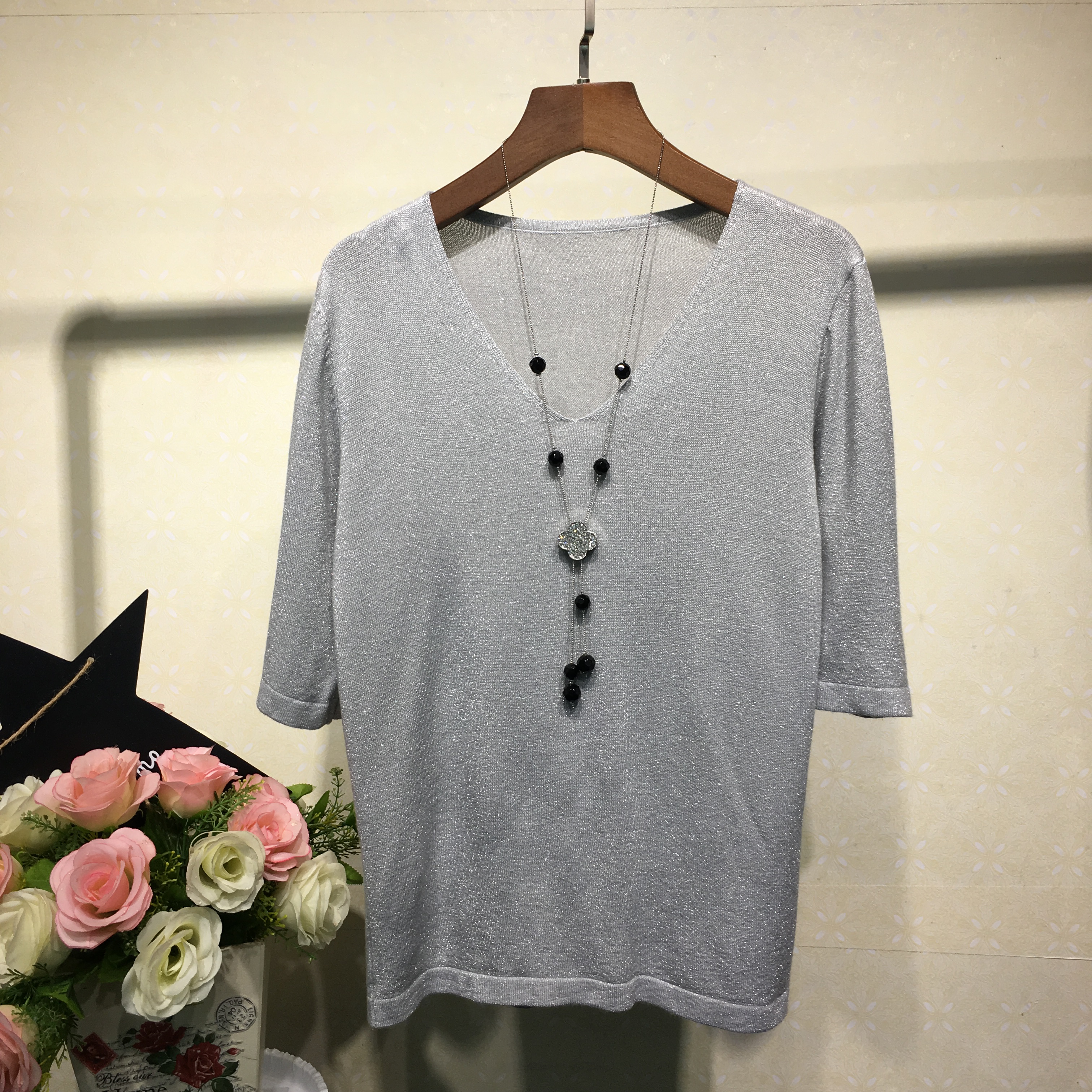 Mùa xuân mới rộng kích thước lớn cổ chữ V sáng lụa vàng lụa sáng bóng pha lê nửa tay áo len đáy áo sơ mi nữ áo khoác len mỏng