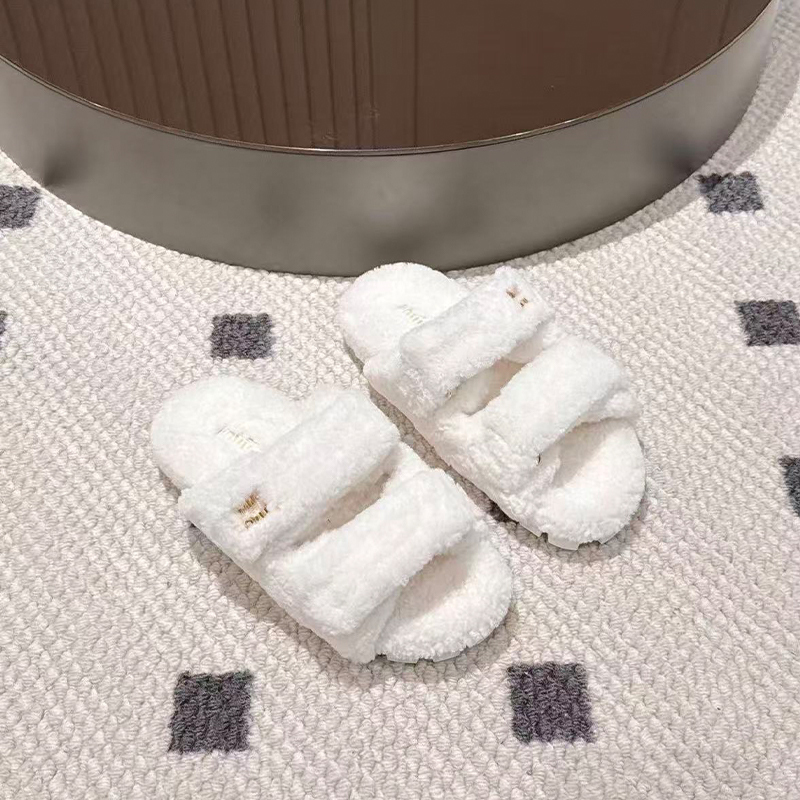 M Brand Double Buckle Lambswool Thick-Soled Non-Slip Home and Outdoor Furry Slippers for Women, Autumn and Winter Fashion Versatile M Brand Double Buckle Lambswool Thick-Soled Non-Slip Home and Outdoor Furry Slippers for Women, Autumn and Winter Fashion Versatile