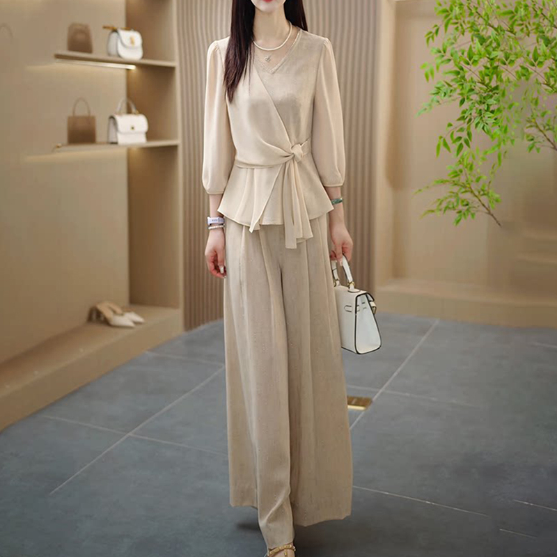 Mom's Gentle and Cool Drapey Ice Silk Cotton Fashion Set for Women, Early Autumn New Design Top and Wide-Leg Pants Two-Piece Set Mom's Gentle and Cool Drapey Ice Silk Cotton Fashion Set for Women, Early Autumn New Design Top and Wide-Leg Pants Two-Piece Set