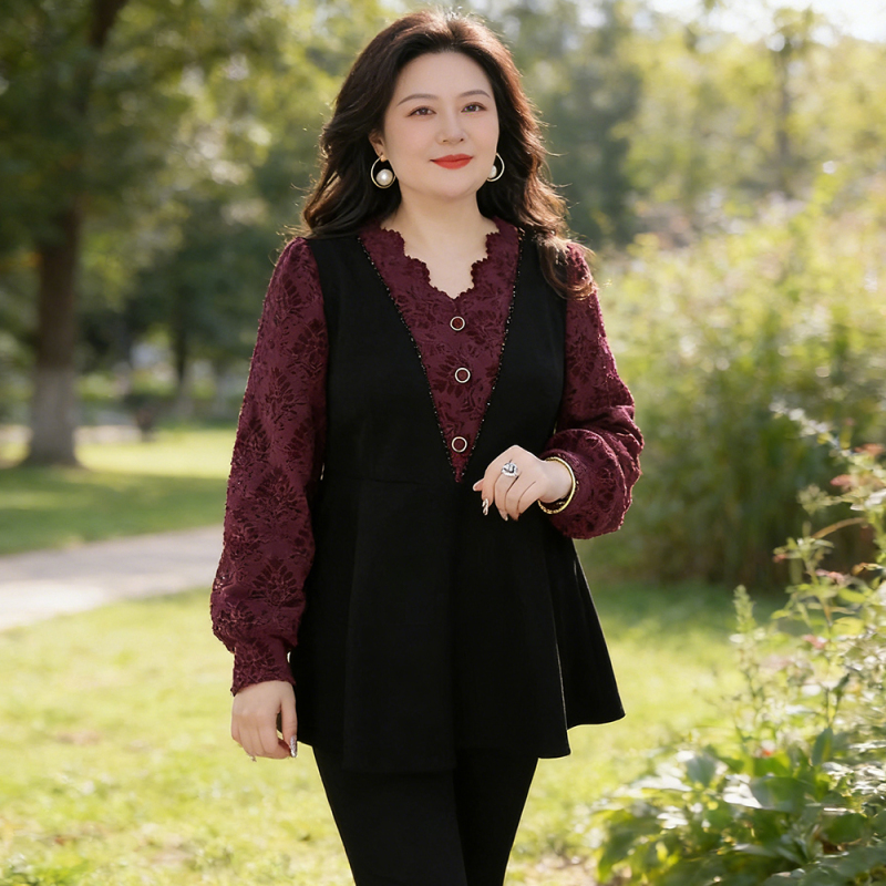 Lace Patchwork Slimming Top for Plus-Size Women, Loose Fit, Fashionable and Versatile T-Shirt Shirt for Chubby Moms
