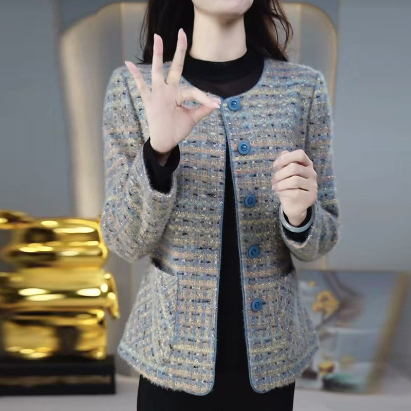Stylish and Elegant Autumn and Winter Short Coat for Women in Luxurious Velvet, Chanel-Style Casual Versatile Thick Jacket Top