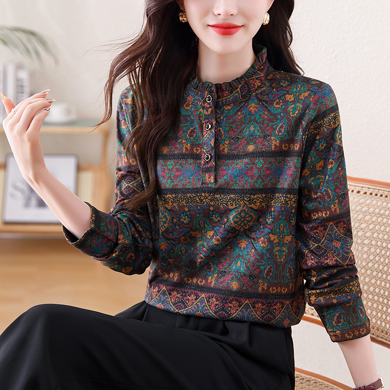 Elegant Floral Velvet Shirt for Women, New Autumn and Winter Style, Stylish and Age-Reducing, Thickened Brushed Base Shirt, Long-Sleeved Top