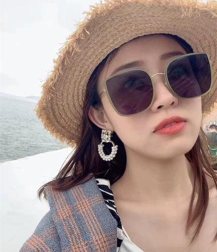 2024 Новые солнцезащитные очки для женщин в летнем солнечном защите, Большом лицо, стройная интернет -знаменитость Сяохонгу та же квадратная рама солнцезащитные очки белые