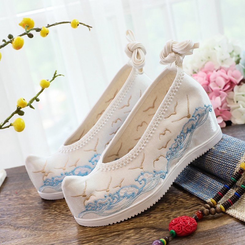 Sea-by-sea 7 cm Ancient wines Shoes Women Ancient Cloth Shoes Folk style Costume Embroidered Shoes Slopes and Teething Bow Shoes