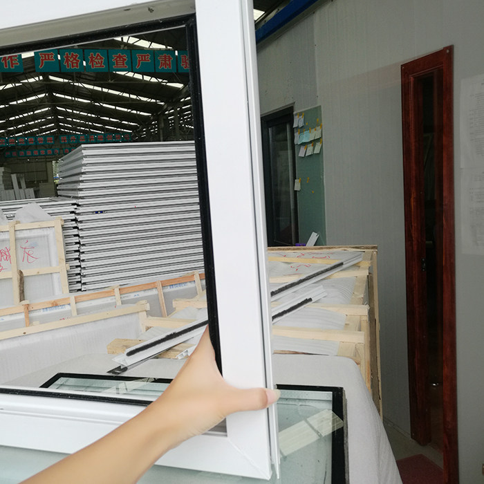 2026年，定制海螺塑钢门窗选单玻还是双玻更适合？自建房厂房车间必看