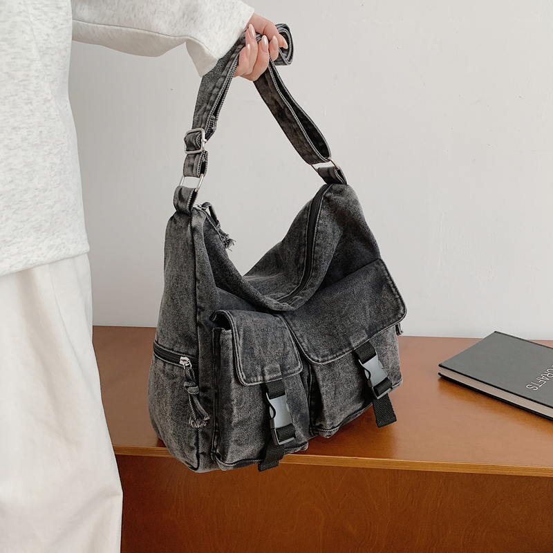 American-Style Trendy Denim Vintage Distressed Fashion Crossbody Bag for Women 2025 New Versatile Commuter Canvas Shoulder Bag