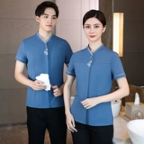 Уборка для уборки короткая -Направленная женская весна и летняя недвижимость отель гостиницы номера официант уборщика тети уборки тети