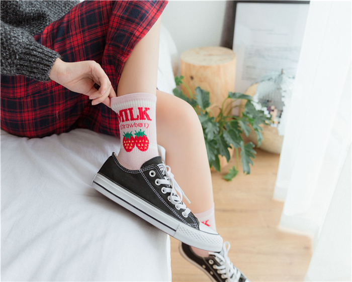 T Nhật Bản mới mùa đông vớ nữ ống vớ mùa đông sinh viên ấm áp vớ cotton dâu dễ thương mềm mại nữ vớ tất bông dài đến gối