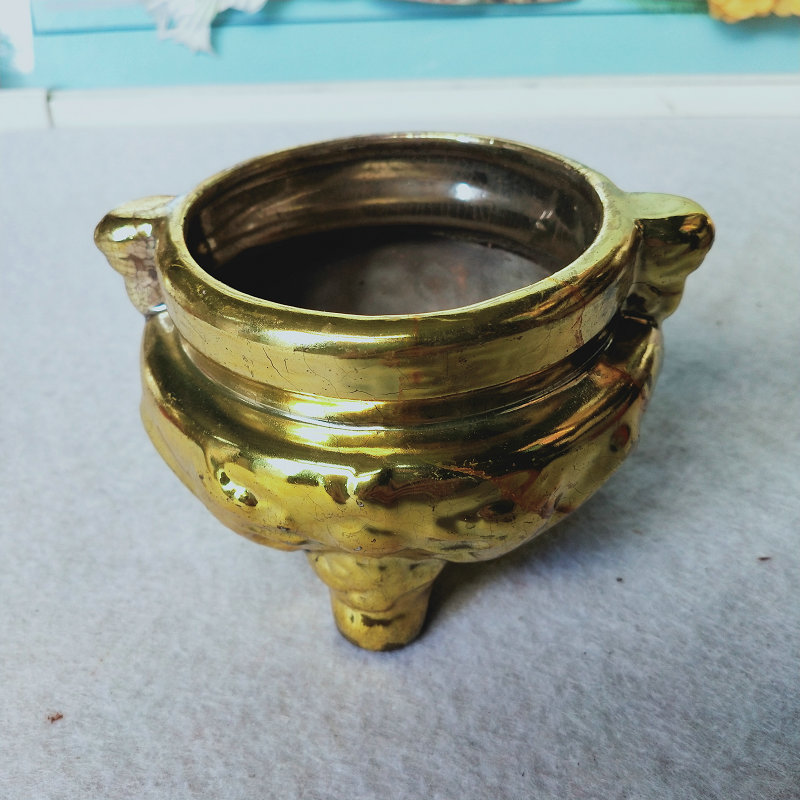 80 s porcelain three-legged incense burner treatment