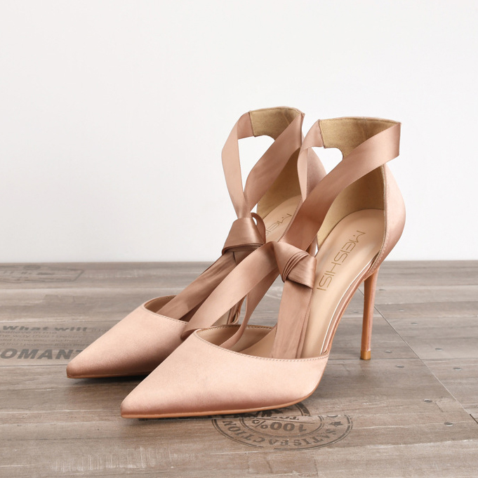 2020 mùa hè mới nhỏ tươi Cô gái Heels Nude Satin Mẹo gót dây đeo giày Tiên rỗng Độc thân