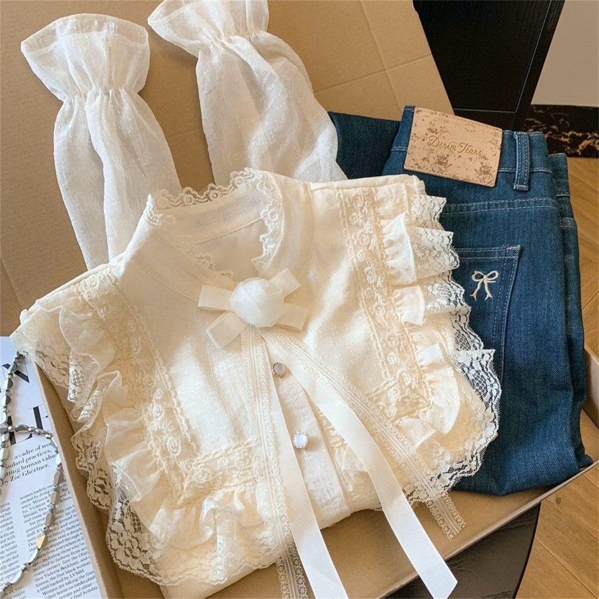 Новинка 2026 года, женская рубашка с французским ароматом, весенняя кружевная шифоновая рубашка с длинными рукавами в западном стиле, милый топ высокого класса