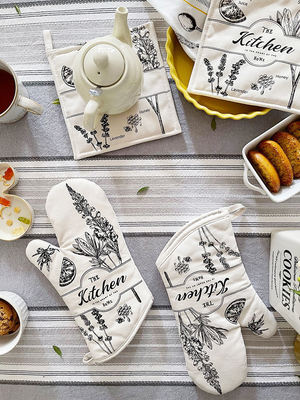 A great gift choice: retro country hand-painted vanilla baked all-cotton thick heat-resistant gloves, heat-resistant pads, oven and microwave