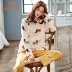 Đồ ngủ Dolamei nữ dài tay cotton dễ thương hoạt hình mùa thu dịch vụ tại nhà hai mảnh cotton phiên bản Hàn Quốc Bộ đồ cổ chữ V - Bên ngoài ăn mặc