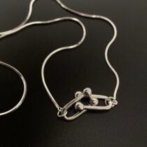 Small treasure s925 pure silver Unique design horseshoe Snake Bone Chain Fur Coat Chain Necklace Woman small crowdsourced design Superior Light Luxury