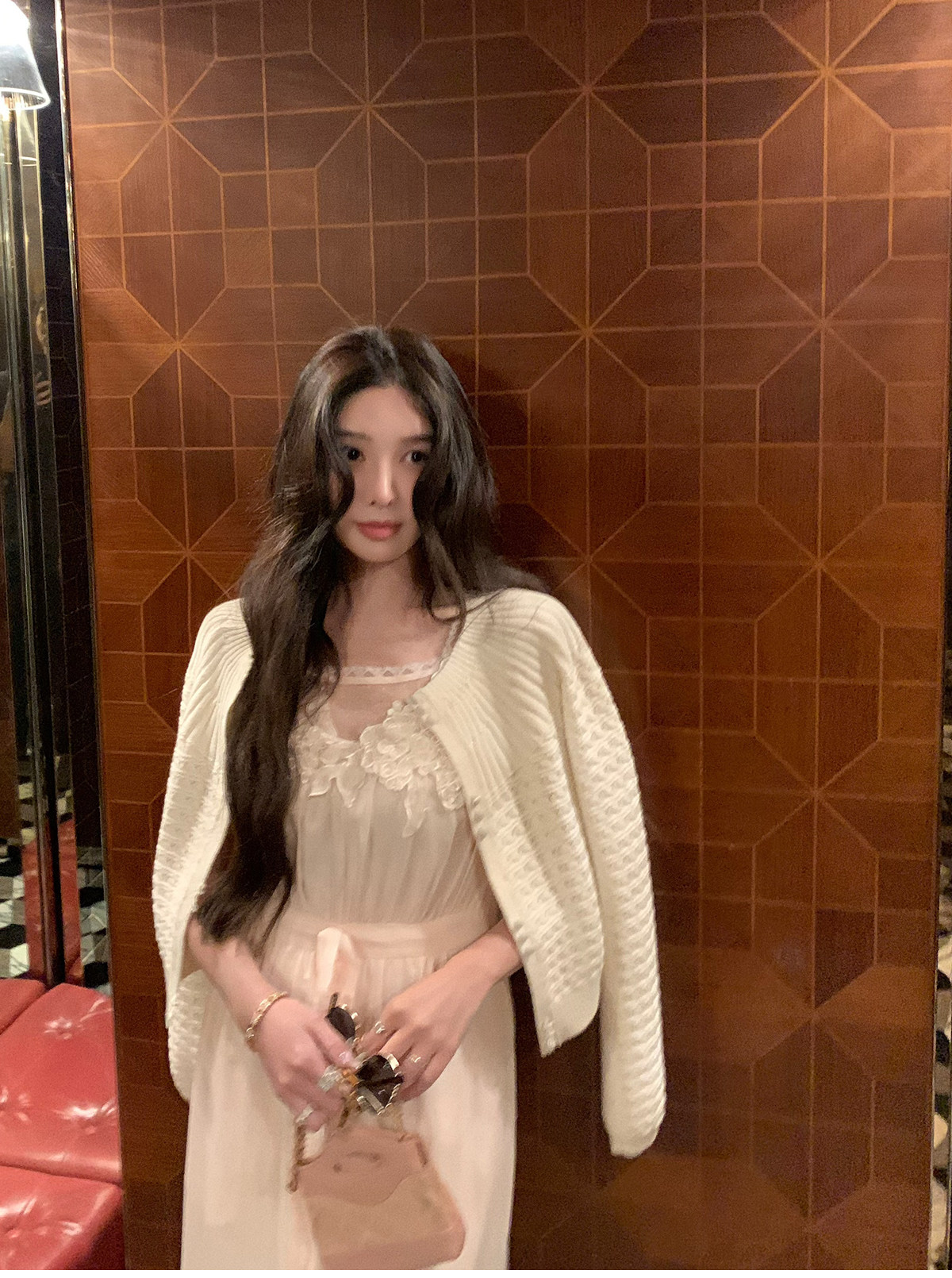 시 웨이 리앙 봄날 전복 프랑스식 낭만주의 루즈핏 느긋한 라운드 넥 벌룬 소매 홀로우 아웃 오픈 가디건 상세 이미지 22